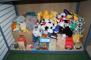 lot 189 image: Large Assortment of Toys and Stuffed Animals - Disney, Looney Tunes