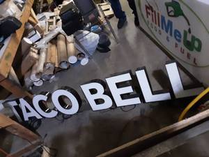 lot 23 image: Taco Bell Sign (Chanelled Letters) Ready To Install 102x18