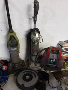 lot 39 image: iRobot Rumba, 1-Ureka, 2-Hoover Vacs