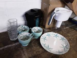 lot 40 image: Water Filters & Kitchen Wares