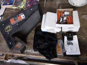 lot 42 image: Stanley Measure Pro, Ladder Tool, Harness & Several Boxers Of Scrub Brushes