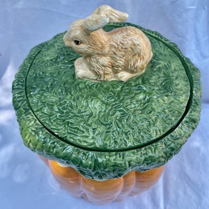 lot 30 image: Harry and David Bunny Cookie Jar