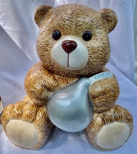 lot 35 image: Grant-Howard Associates Hershey Cookie Jar