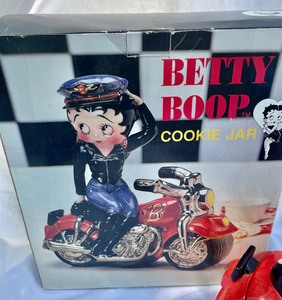 lot 33 image: Betty Book Cookie Jar