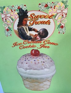 lot 42 image: Sweet Treats Ice Cream Cone Cookie Jar