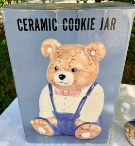 lot 39 image: Ceramic Bear Cookie Jar