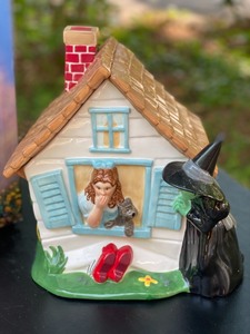 lot 3 image: Wizard of Oz- Dorothys House