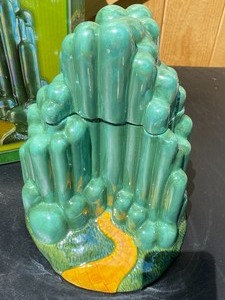 lot 2 image: Wizard of Oz - Emerald City