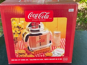 lot 11 image: Coca-Cola Juke Box