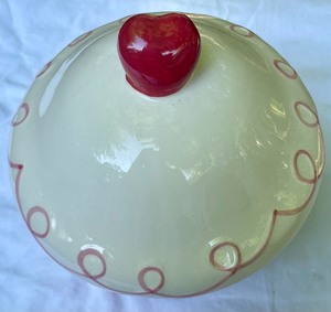 lot 51 image: Tag Cupcake Cookie Jar