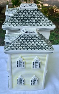 lot 49 image: Victorian House Cookie Jar