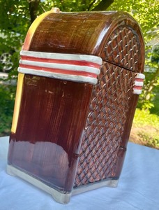 lot 48 image: Jukebox Cookie Jar