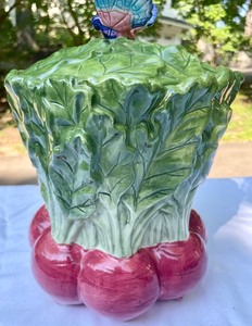 lot 57 image: Harry & David Radish Themed Cookie Jar