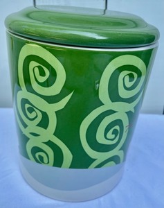 lot 59 image: Cookie Keepers Holiday Cookie Jar