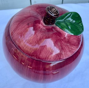 lot 68 image: Debco Apple Cookie Jar