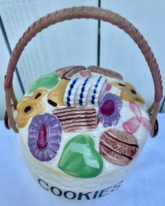 lot 65 image: Cookie Basket Cookie Jar