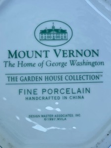 lot 66 image: Mount Vernon Home of George Washington Garden House Collection Cookie Jar