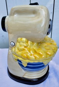 lot 84 image: Treasure Craft Mixer Cookie Jar