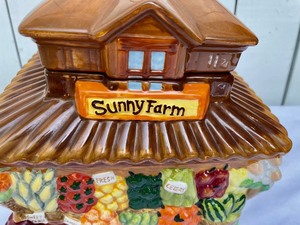lot 79 image: Jay Import Sunny Farm Cookie Jar