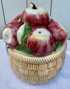 lot 98 image: Certified International Company Susan Wright Cookie Jar