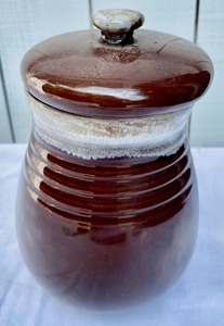 lot 97 image: Classy Cookie Jar