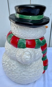 lot 105 image: Snowman Cookie Jar by The Cellar