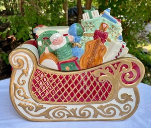 lot 118 image: Sleigh Cookie Jar