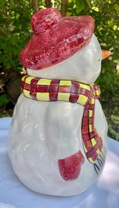 lot 131 image: Debbie Mumm for Sakura Cookie Jar