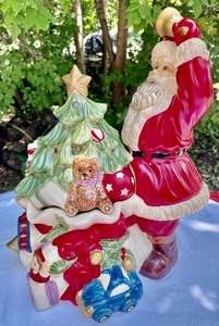lot 149 image: Dept 56 Santa Cookie Jar