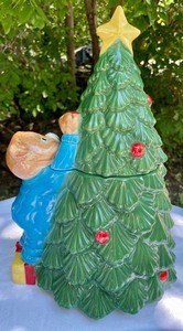 lot 153 image: Teddy Bear and Tree Cookie Jar