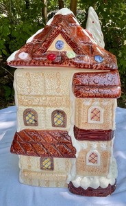 lot 150 image: OWell Novelty House Cookie Jar