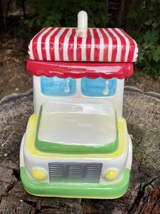 lot 162 image: Incredible Ice Cream Truck Cookie Jar