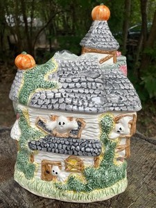 lot 175 image: Omnibus by Fritz & Floyd Haunted House Cookie Jar