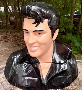 lot 198 image: Limited Edition Elvis Cookie Jar by Vandor