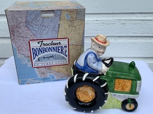 lot 181 image: Tracteur Bonbonniere Musicial Tractor