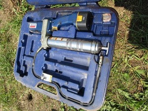 Lincoln Cordless Grease Gun