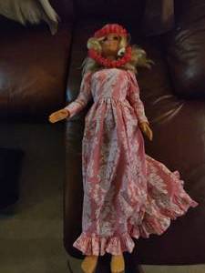 lot 11 image: Vintage Giant 1992 Barbie