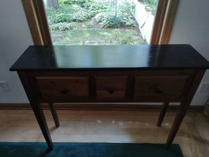 lot 27 image: Hallway Table