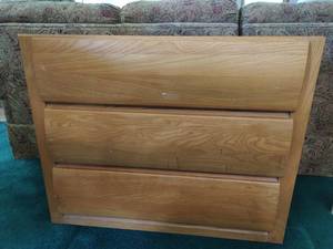 lot 28 image: Three Drawer Chest