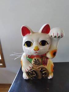 lot 55 image: Lucky Cat Bank