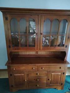 lot 13 image: Broyhill Hutch