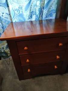 lot 18 image: Pair Of Broyhill Nightstands