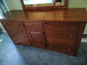 lot 19 image: Broyhill Lowboy Style Dresser