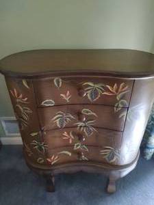 lot 21 image: Floral Accent Table With Four Drawers