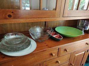 lot 62 image: Collection Of Kitchen Items
