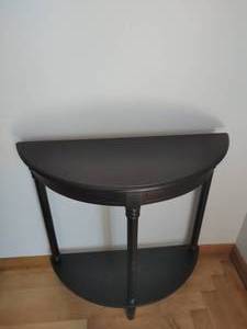 lot 66 image: Accent Table