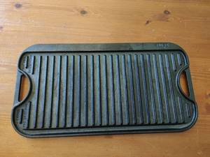 lot 72 image: Lodge Cast Iron Griddle