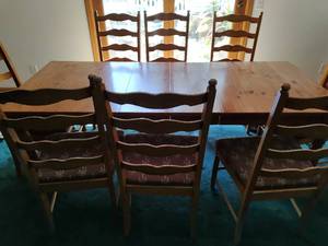 lot 94 image: Dinning Table With Two Leafs And Eight Chairs