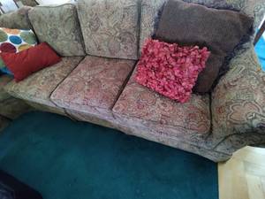 lot 109 image: Norwalk Sectional Paisley Couch