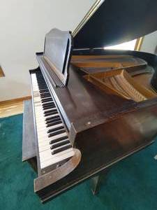 lot 108 image: Howard By The Baldwin Piano Company Baby Grand Piano